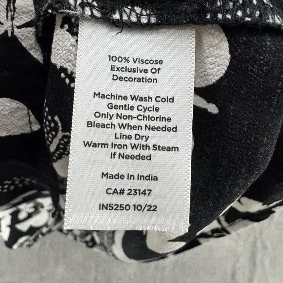 Talbots Top Womens L Black Butterfly Smocked Scoop Neck 3/4 Sleeves Elastic Cuff - Picture 14 of 15